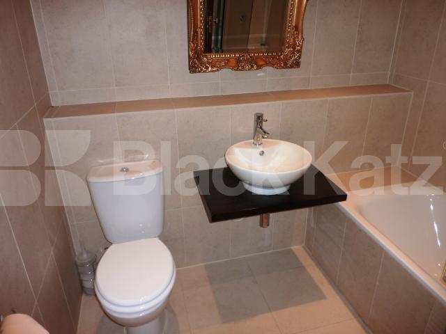 			SWIMMING POOL AND GYM!, 2 Bedroom, 1 bath, 1 reception Flat			 Westbourne Grove, BAYSWATER / WESTBOURNE GROVE